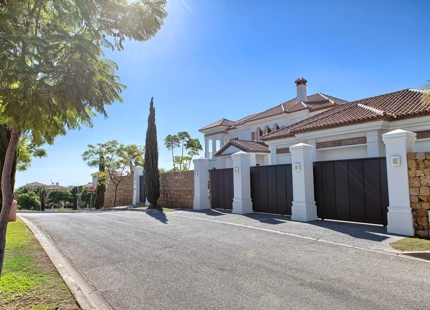 Villa for sale in Benahavis