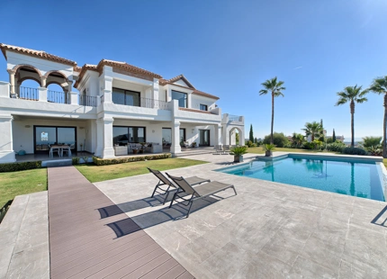 Villa for sale in Benahavis