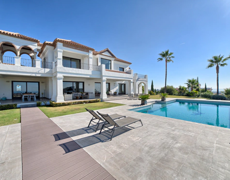 Villa for sale in Benahavis