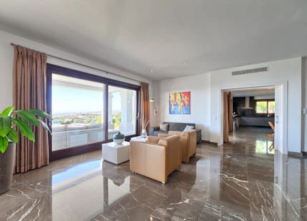 Villa for sale in Benahavis