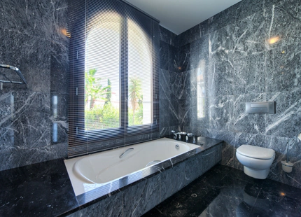 Villa for sale in Benahavis