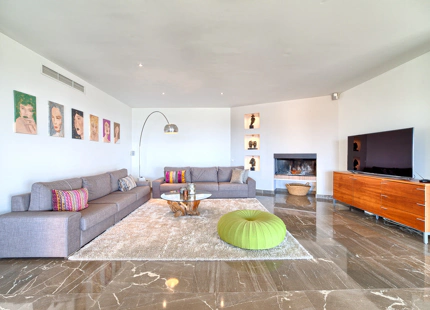 Villa for sale in Benahavis