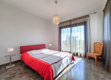 Villa for sale in Benahavis