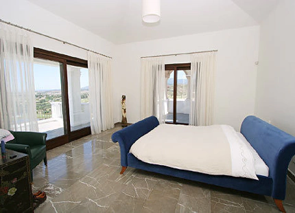 Villa for sale in Benahavis