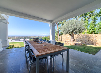 Villa for sale in Benahavis