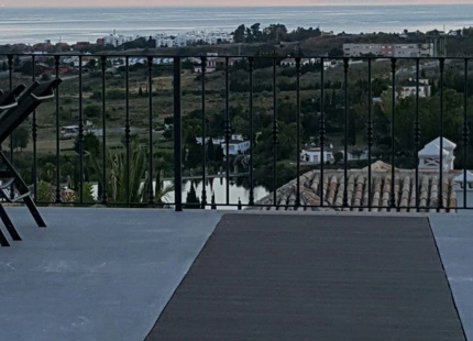Villa for sale in Benahavis