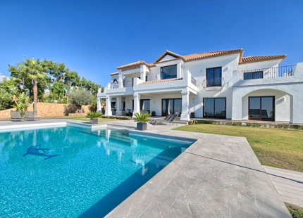 Villa for sale in Benahavis