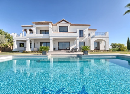 Villa for sale in Benahavis