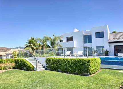 Villa for sale in Benahavis