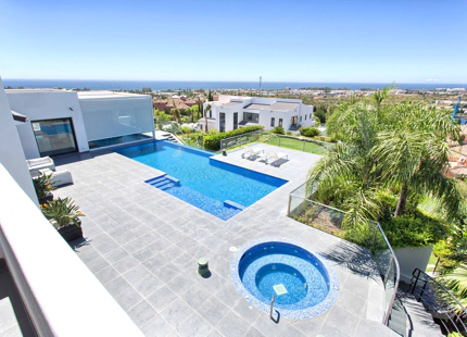 Villa for sale in Benahavis