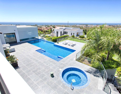 Villa for sale in Benahavis