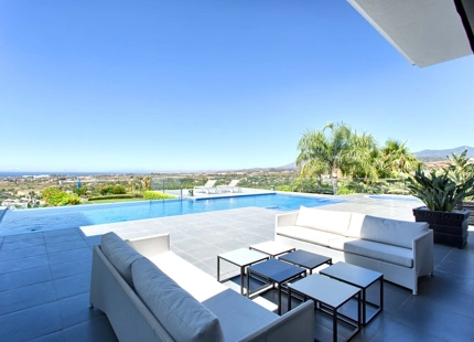Villa for sale in Benahavis