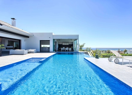 Villa for sale in Benahavis