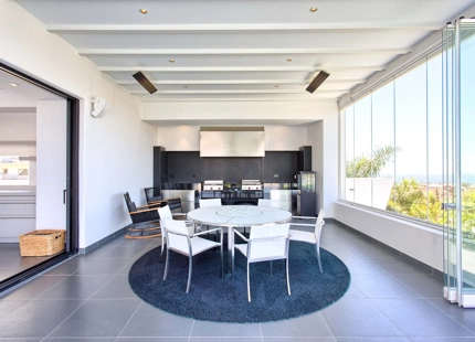 Villa for sale in Benahavis