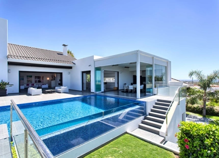 Villa for sale in Benahavis