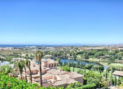 Villa for sale in Benahavis