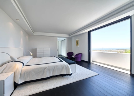 Villa for sale in Benahavis
