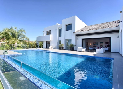 Villa for sale in Benahavis