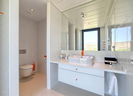 Villa for sale in Benahavis
