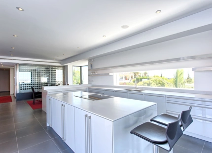 Villa for sale in Benahavis