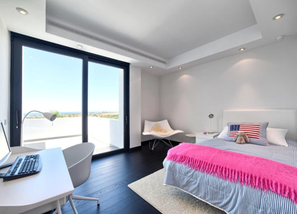 Villa for sale in Benahavis