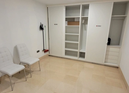 Apartment for sale in Benahavis