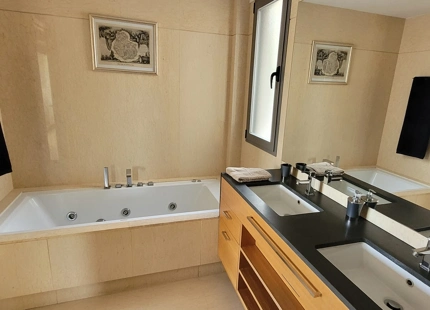 Apartment for sale in Benahavis