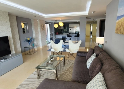 Apartment for sale in Benahavis