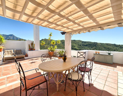 Penthouse for sale in Benahavis