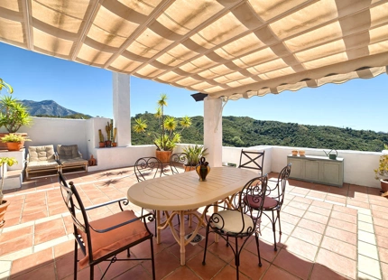Penthouse for sale in Benahavis