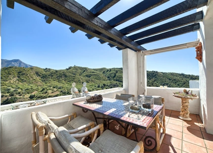 Penthouse for sale in Benahavis