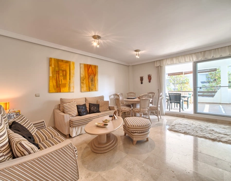 Apartamento en alquiler a corta temporada en New Golden Mile, Estepona East