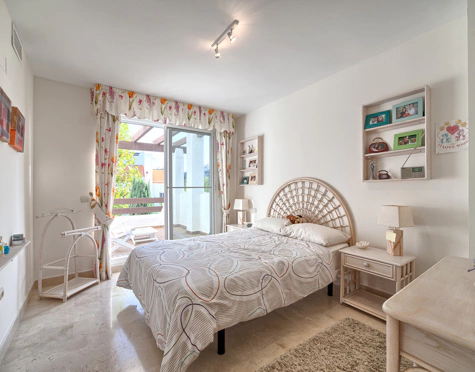 Apartamento en alquiler a corta temporada en New Golden Mile, Estepona East