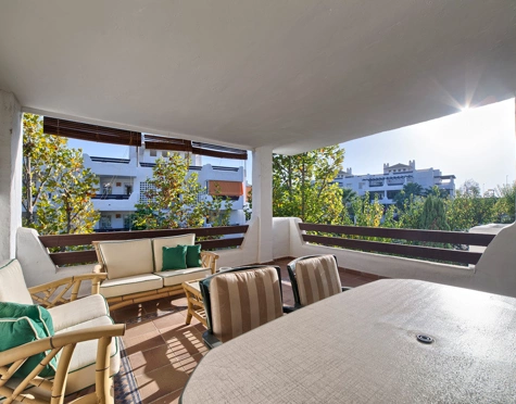 Apartamento en alquiler a corta temporada en New Golden Mile, Estepona East