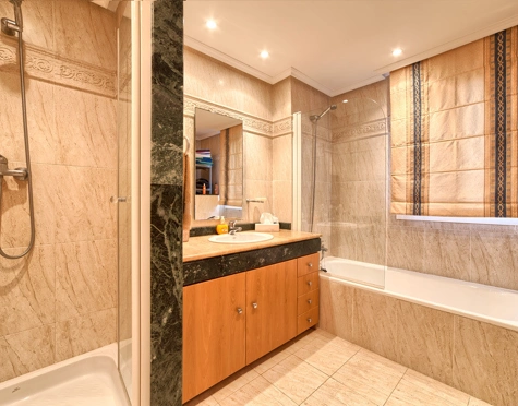 Apartamento en alquiler a corta temporada en New Golden Mile, Estepona East