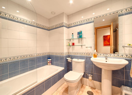 Apartamento en alquiler a corta temporada en New Golden Mile, Estepona Este