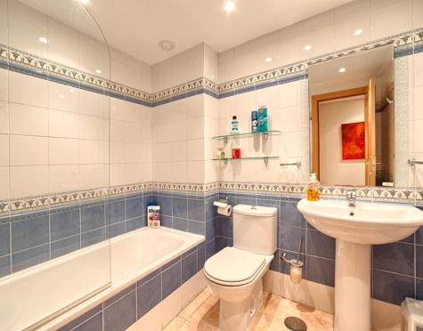 Apartamento en alquiler a corta temporada en New Golden Mile, Estepona East