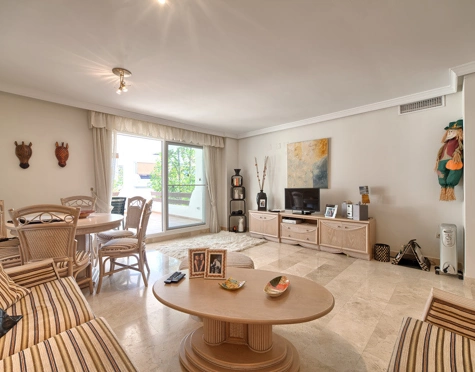 Apartamento en alquiler a corta temporada en New Golden Mile, Estepona East