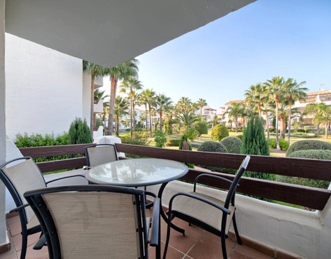 Apartamento en alquiler a corta temporada en New Golden Mile, Estepona East