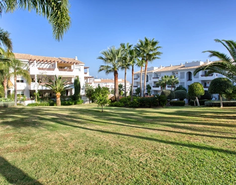 Apartamento en alquiler a corta temporada en New Golden Mile, Estepona East