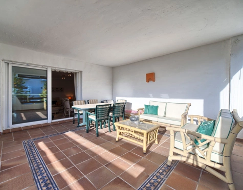 Apartamento en alquiler a corta temporada en New Golden Mile, Estepona East