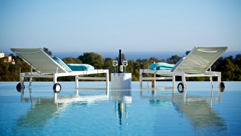 Villa for sale in Benahavis