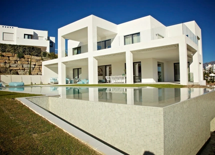 Villa for sale in Benahavis