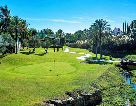 Villa en venta en New Golden Mile, Estepona East