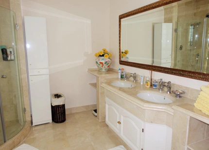 Villa for long term rent in Benahavis
