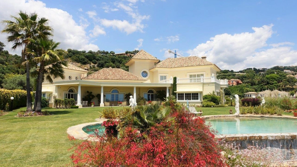 Villa for long term rent in Benahavis