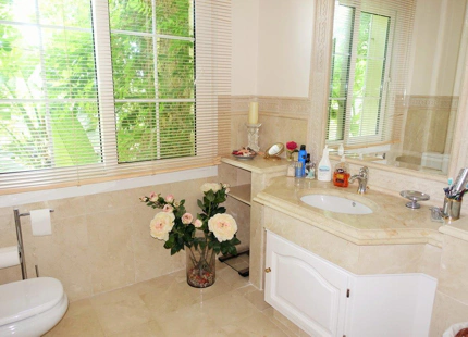 Villa for long term rent in Benahavis