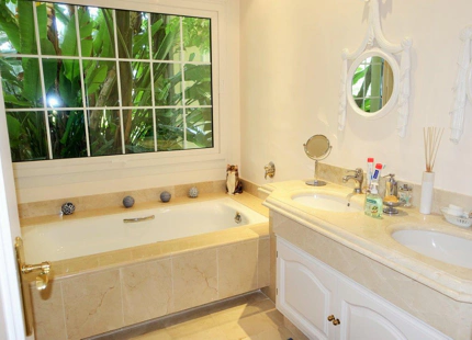 Villa for long term rent in Benahavis