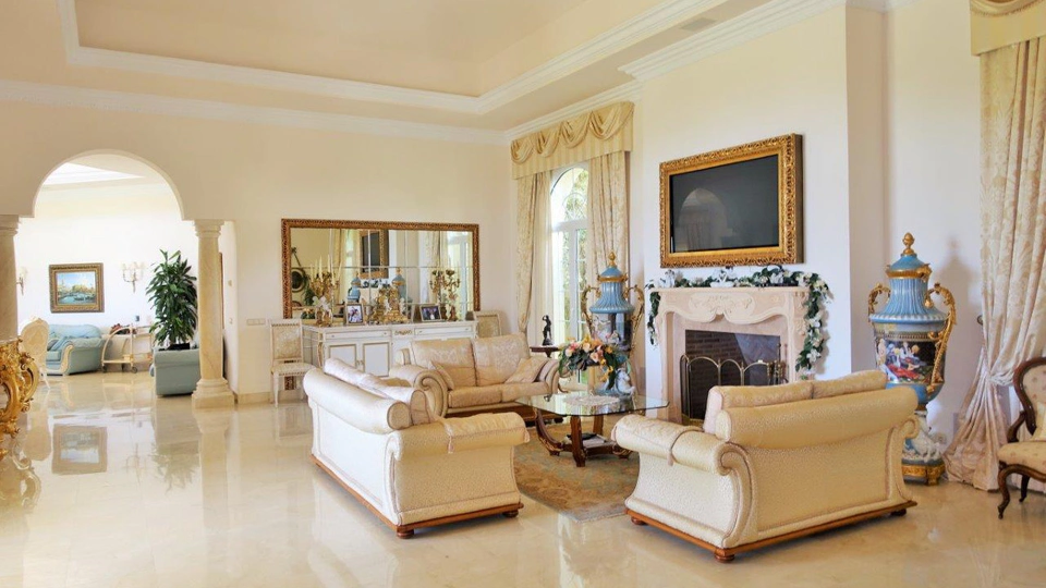 Villa for long term rent in Benahavis