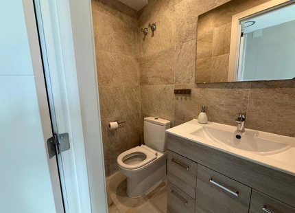 Apartamento de lujo en primera línea de playa con vistas al mar y al puerto en Puerto Banús, Marbella